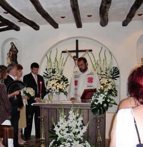 Celebración de un aniversario de boda en la capilla