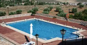 Vista de la piscina del Hotel Huerta Nazarí