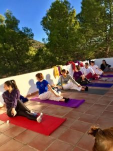 Haciendo Yoga entre Naturaleza en Huerta Nazarí